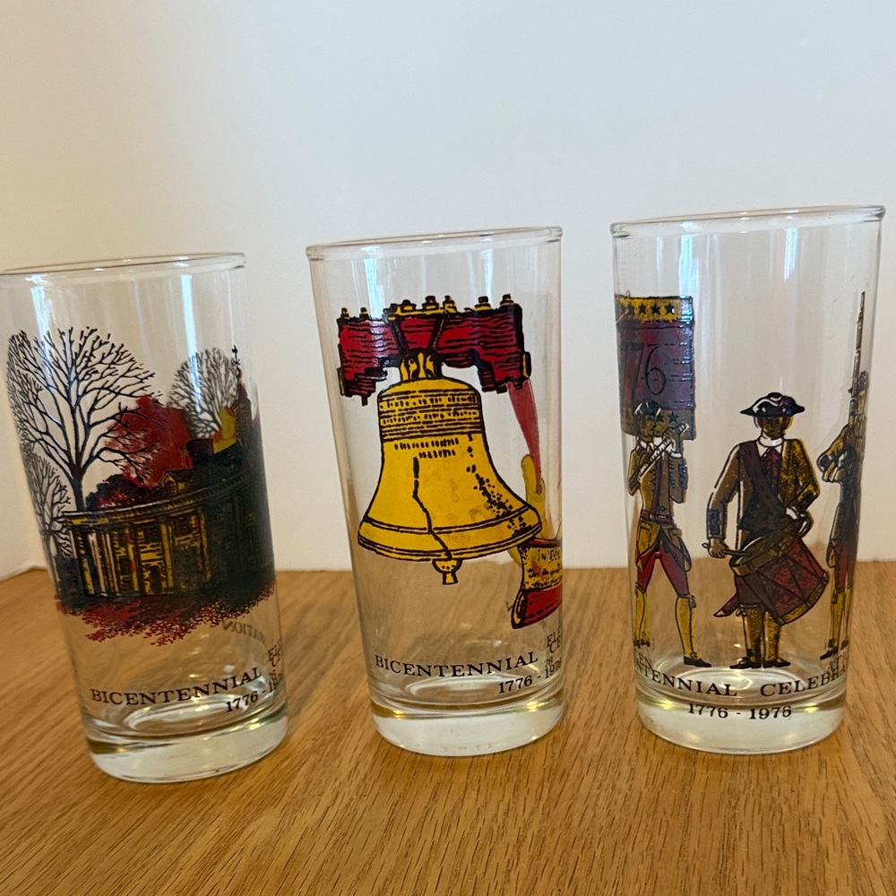 Bicentennial 1776-1976 Commemorative Liberty Bell & Patriotic Glasses